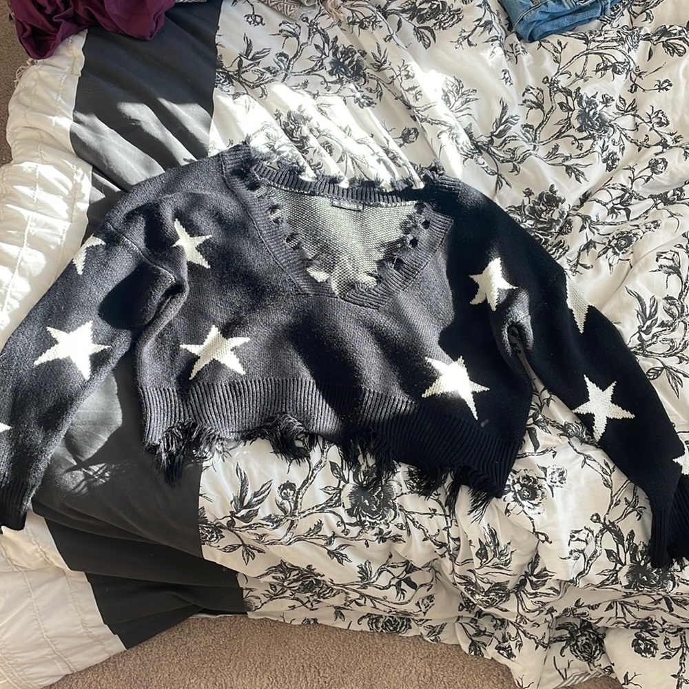 Zaful shredded black and white cropped sweater